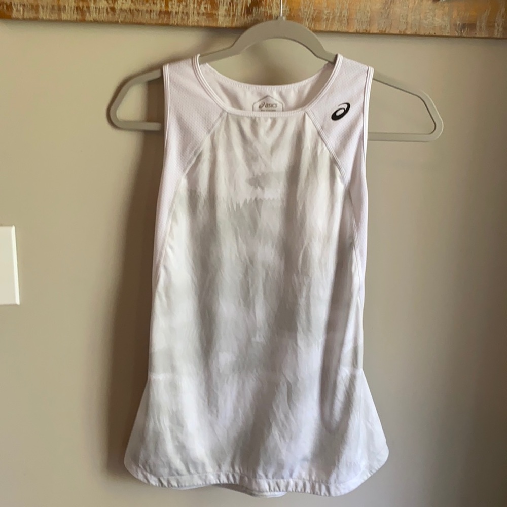Razor back tee